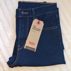 Levi's 724 High-Rise Straight Hypersoft Jeans Size 26 x 28
